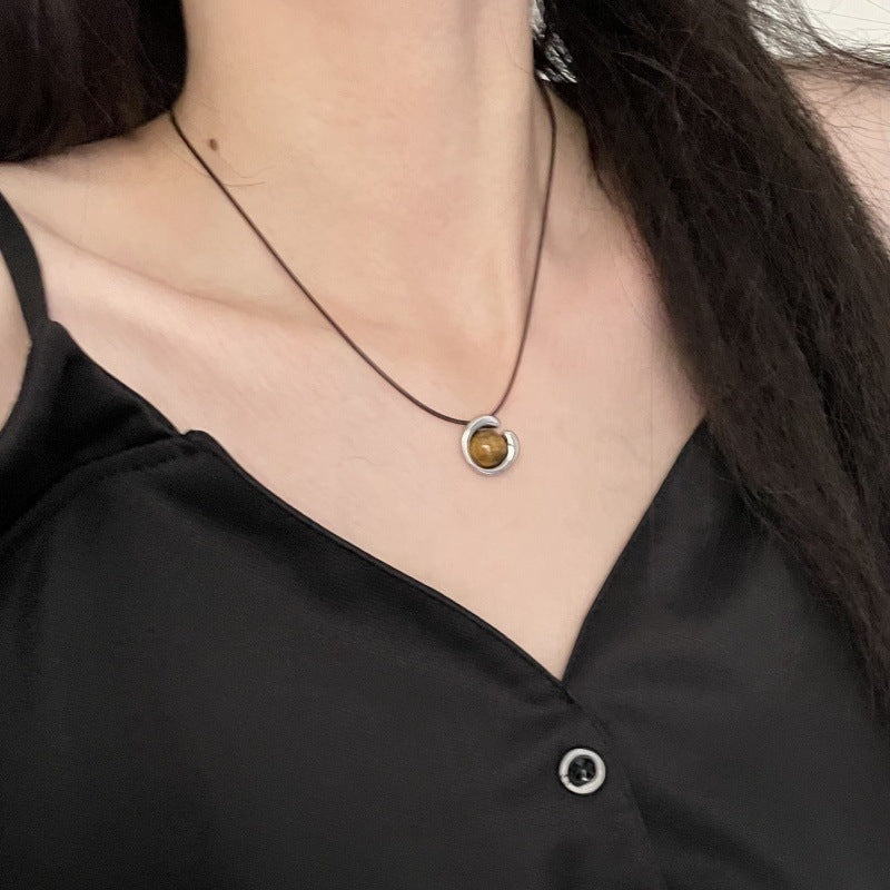 Simple niche design tiger eye stone pendant necklace female fashion temperament senior sense necklace net red collarbone chain