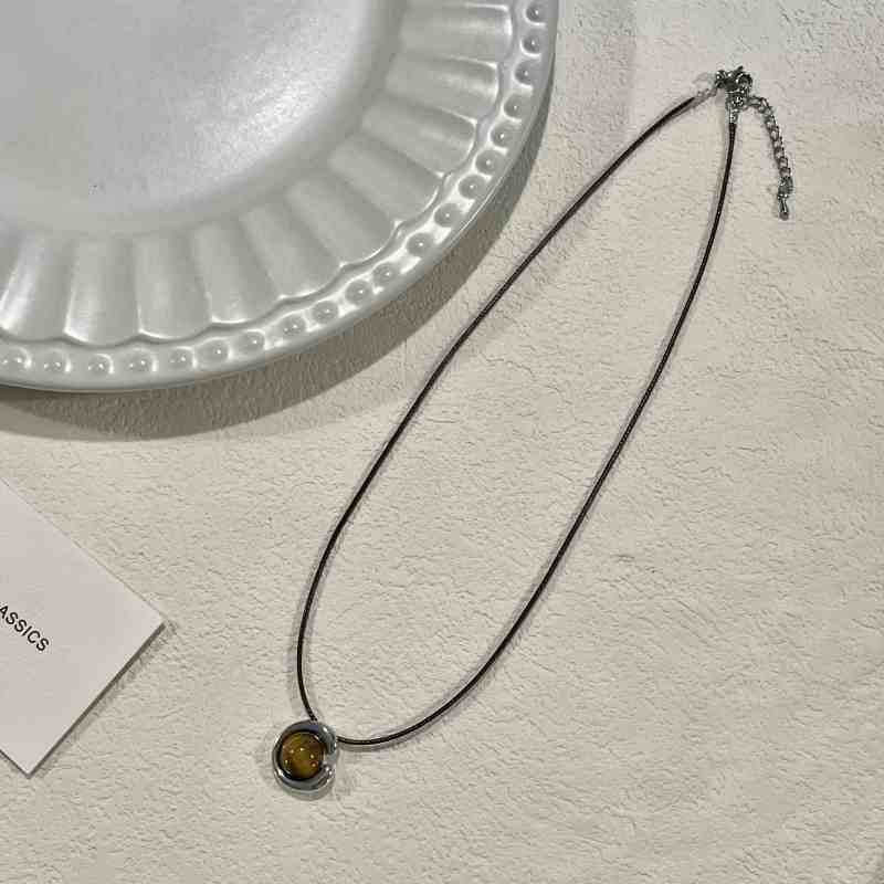 Simple niche design tiger eye stone pendant necklace female fashion temperament senior sense necklace net red collarbone chain